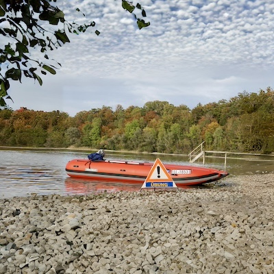Bild eines Bootes des FSD am Ufer